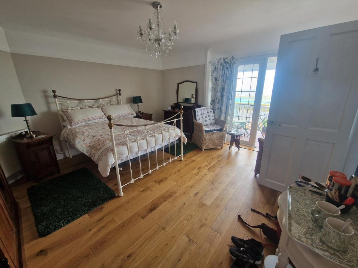 Ocean Waves Bed & Breakfast Gorleston-On-Sea ภายนอก รูปภาพ